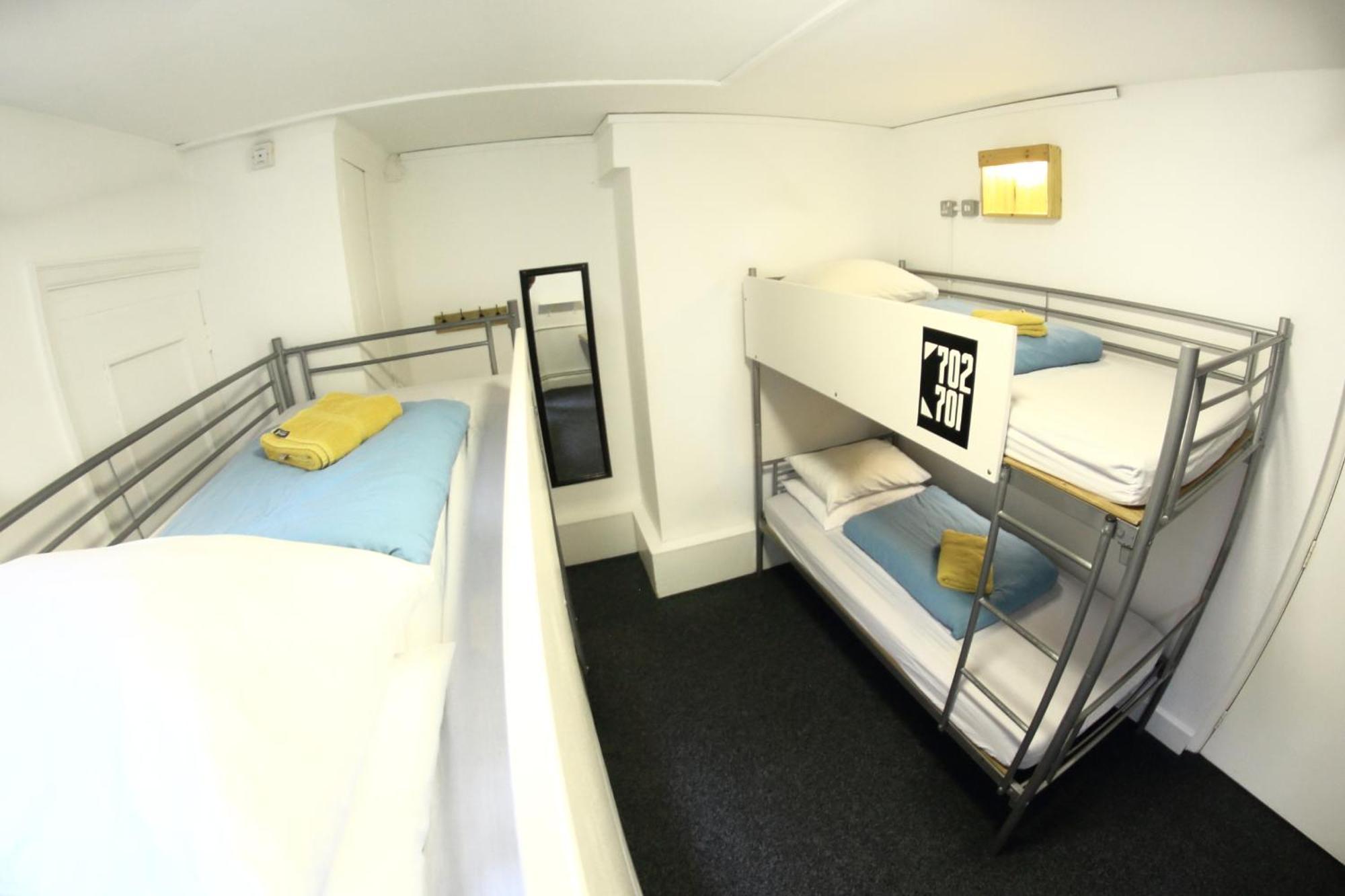 Central Backpackers Oxford Room photo
